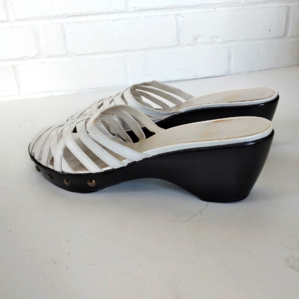Stuart Weitzman mules white sz 9M